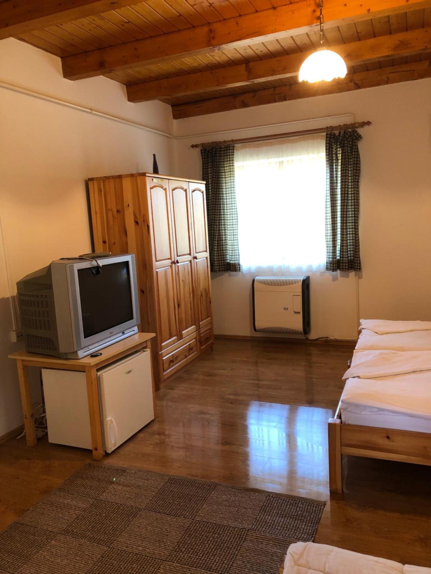 Tisza-Kert Vendeghaz -Tisza-Kert Vendeghaz II Hotel Tiszafüred Екстериор снимка