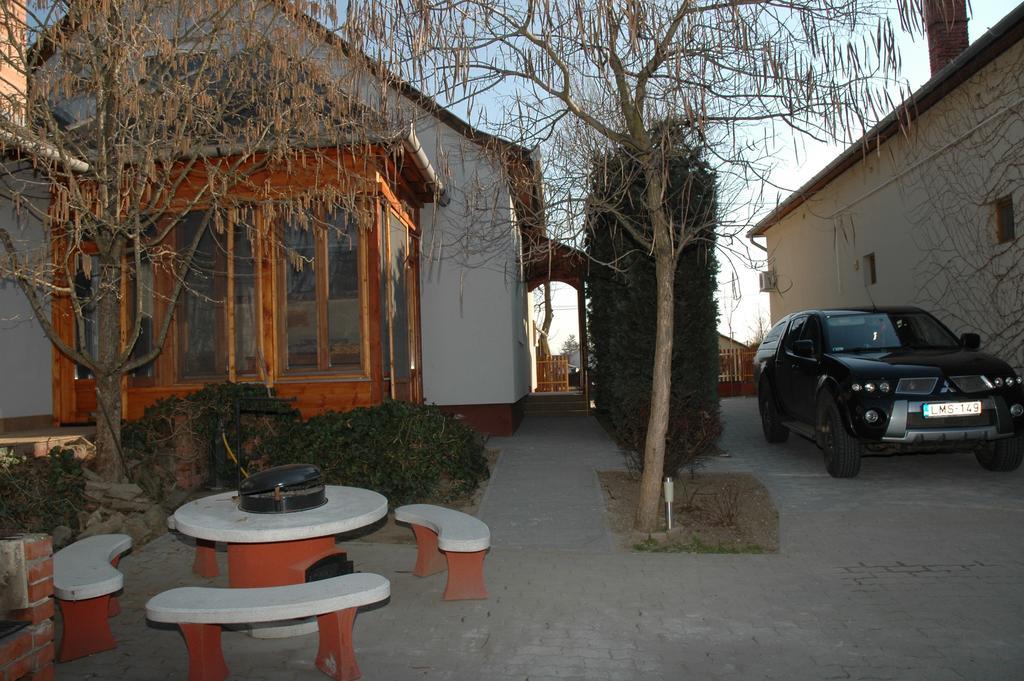 Tisza-Kert Vendeghaz -Tisza-Kert Vendeghaz II Hotel Tiszafüred Екстериор снимка