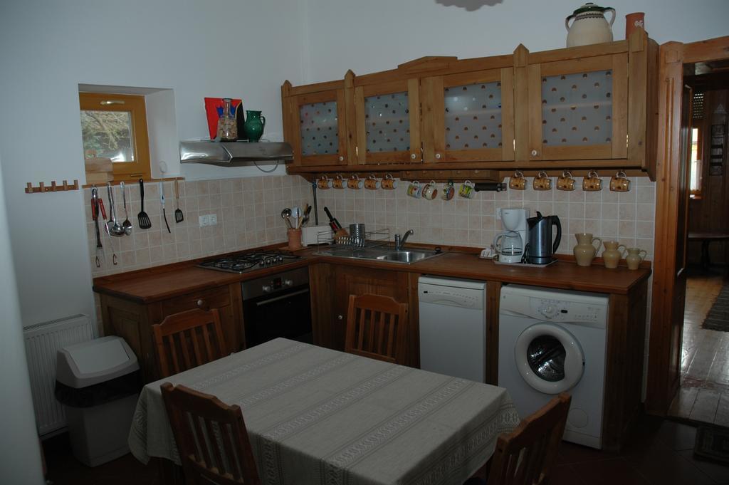 Tisza-Kert Vendeghaz -Tisza-Kert Vendeghaz II Hotel Tiszafüred Стая снимка